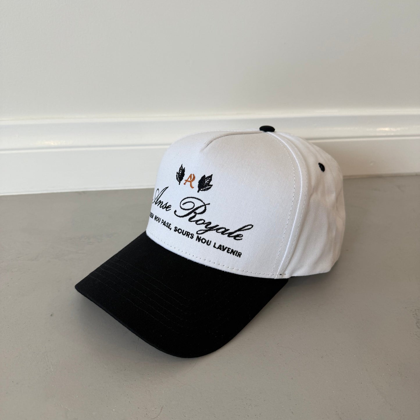 Zarden Double Leaf Snapback Hat White/Black - ANSE ROYALE